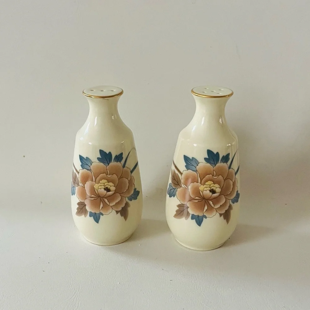 Floral Cream Ceramic Salt and Pepper Shakers Japan